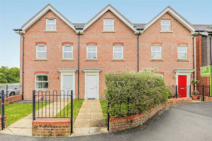 3 Bedroom Town House To Rent In Butler Drive, Bracknell, Berkshire, RG12