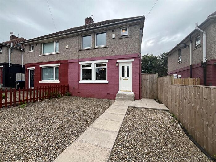 3 Bedroom Semi-Detached House For Sale In Griffe Head Road, Wyke, Bradford, BD12