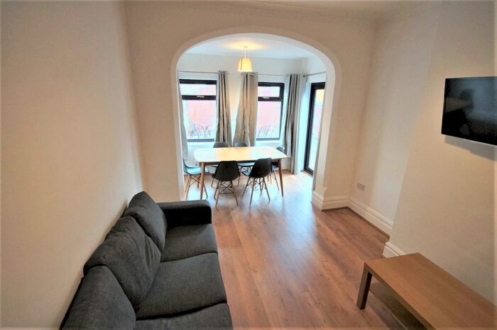 5 Bedroom Semi-Detached House To Rent In Brays Lane, Coventry, CV2