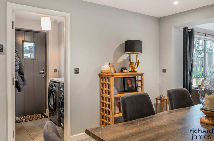 5 Bedroom Detached House For Sale In Cricklade Road, Highworth, Swindon, SN6