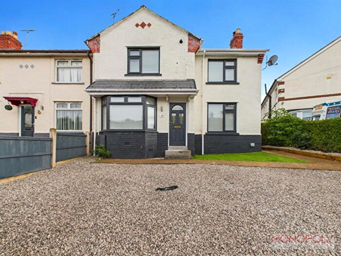 3 Bedroom End Of Terrace House For Sale In Glen Avon, Wrexham, LL12