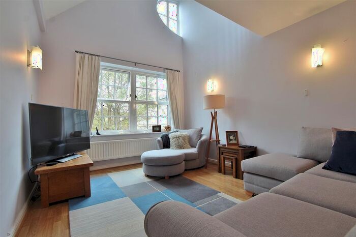 2 Bedroom Flat To Rent In Twickenham Road, Holme Court, TW7