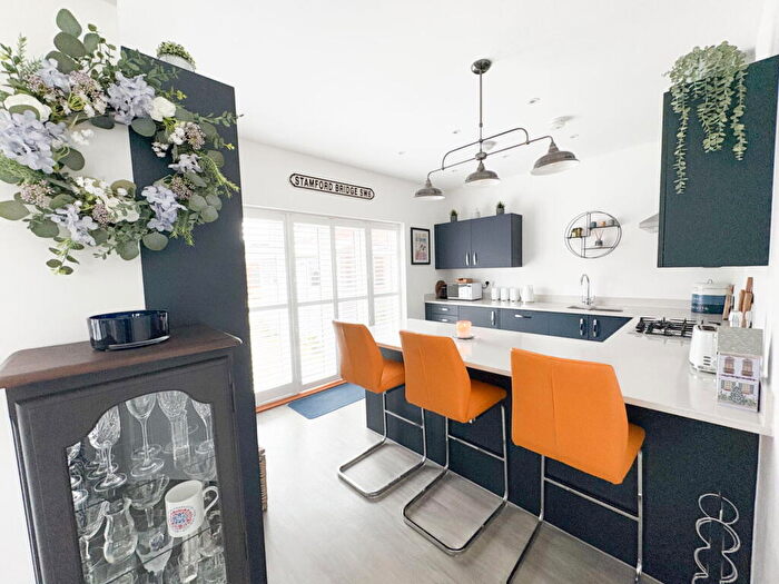 4 Bedroom Link Detached House For Sale In Mulberry Walk, Bordon, GU35