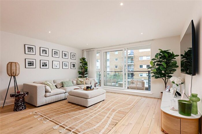 2 Bedroom Flat To Rent In Smugglers Way, London, SW18