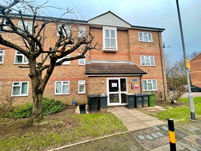 2 Bedroom Flat To Rent In Quilter Close, Luton, LU3