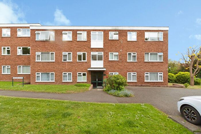 2 Bedroom Flat For Sale In Green Lane, Chessington, KT9