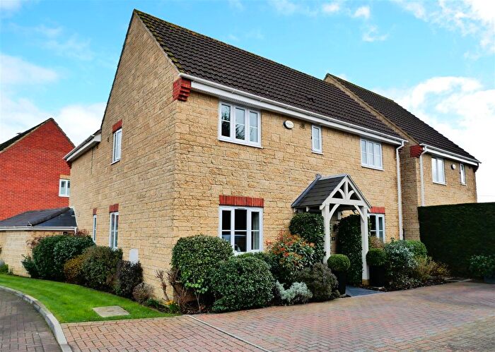 4 Bedroom Detached House For Sale In Kestrel Close, Calne, SN11