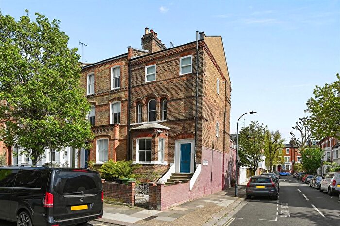 2 Bedroom Flat For Sale In Caithness Road, London, W14