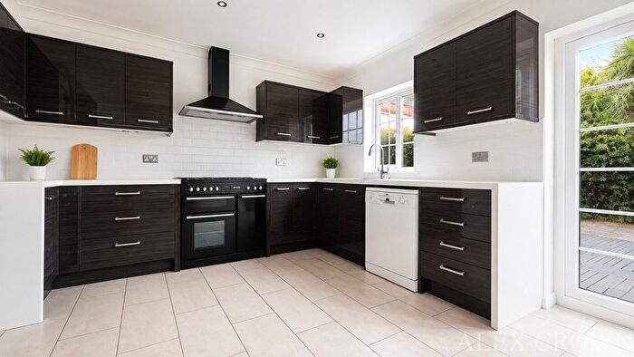 5 Bedroom Terraced House To Rent In The Mall, Southgate, N14