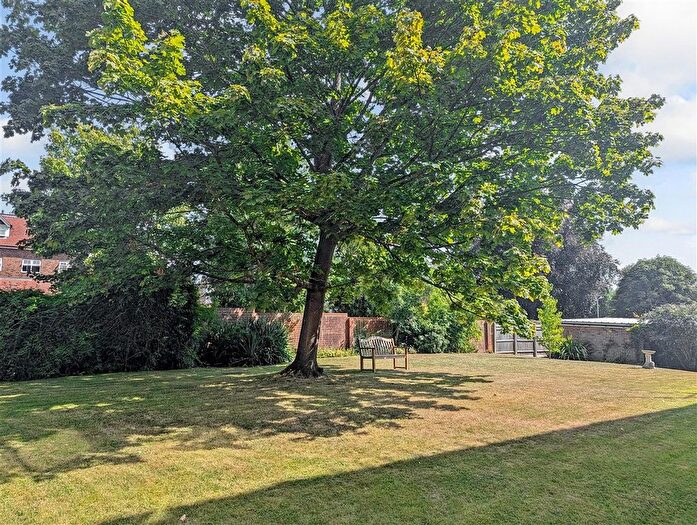 2 Bedroom Flat For Sale In Mill Crescent, Tonbridge, Kent, TN9