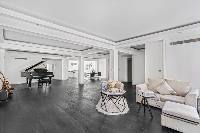 3 Bedroom Flat For Sale In Princelet Street, Spitalfields, E1