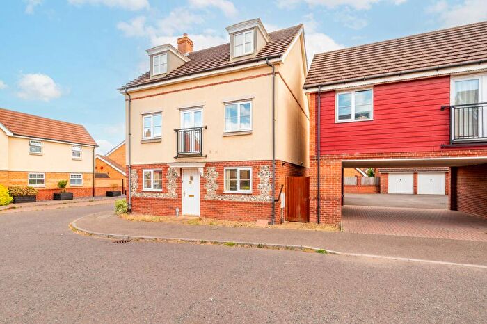 5 Bedroom Detached House For Sale In Robin Close, Costessey, NR8