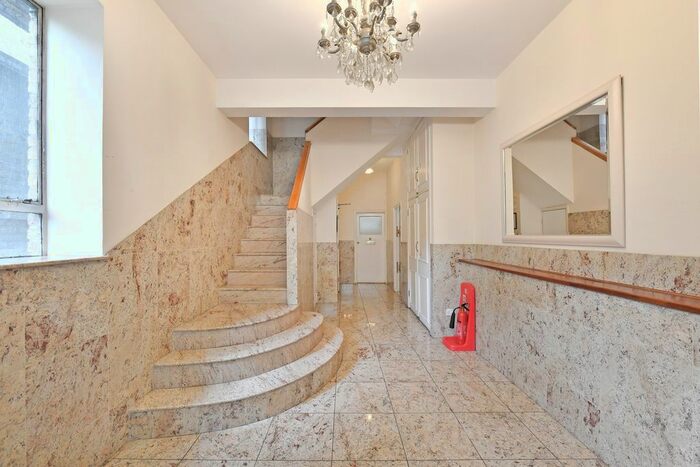 2 Bedroom Flat To Rent In Cromwell Road, London, SW5