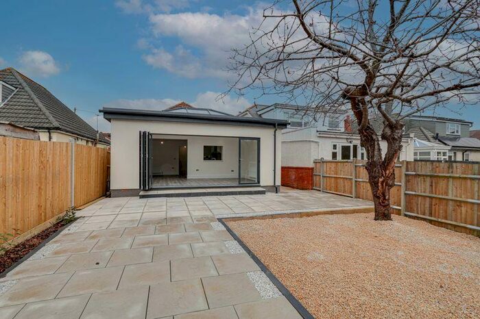 2 Bedroom Detached Bungalow To Rent In Warsash Road, Warsash, SO31