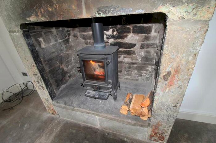 2 Bedroom Cottage To Rent In Hamer Terrace, Summerseat, BL9