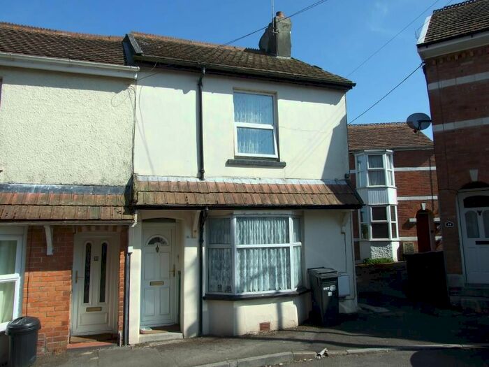 2 Bedroom Property To Rent In Coronation Street, Chard TA20