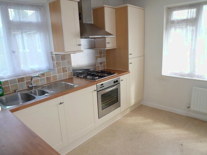 2 Bedroom Flat To Rent In Towncourt Lane, Petts Wood, Orpington BR5