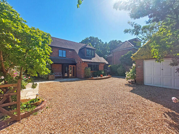 3 Bedroom Detached House For Sale In Broadmead Close, Lymington, Hampshire, SO41