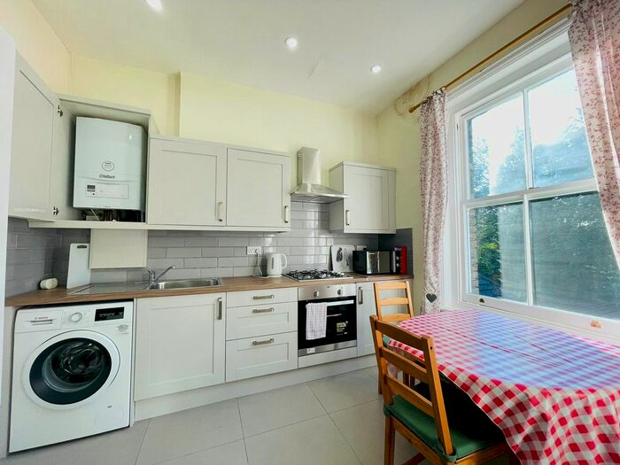 1 Bedroom Flat To Rent In Dartmouth Road, Willesden Green, NW2