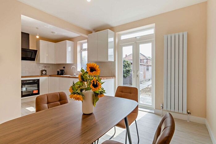 3 Bedroom Terraced House For Sale In Holyrood Road, Doncaster, DN2