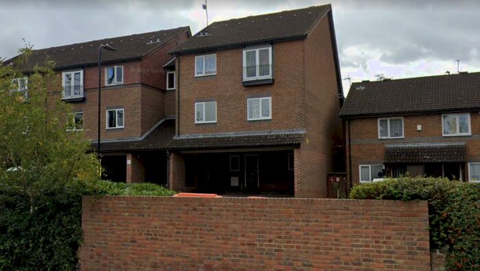 Studio To Rent In Abbeyfields Close, London, NW10