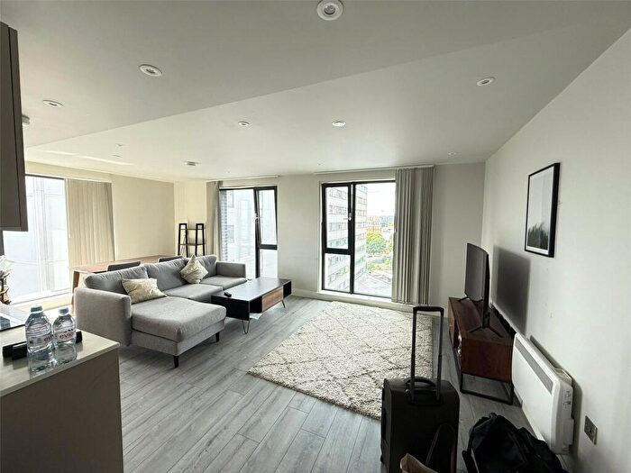 2 Bedroom Apartment To Rent In St Martins Place, Broad Street, Birmingham, West Midlands, B15