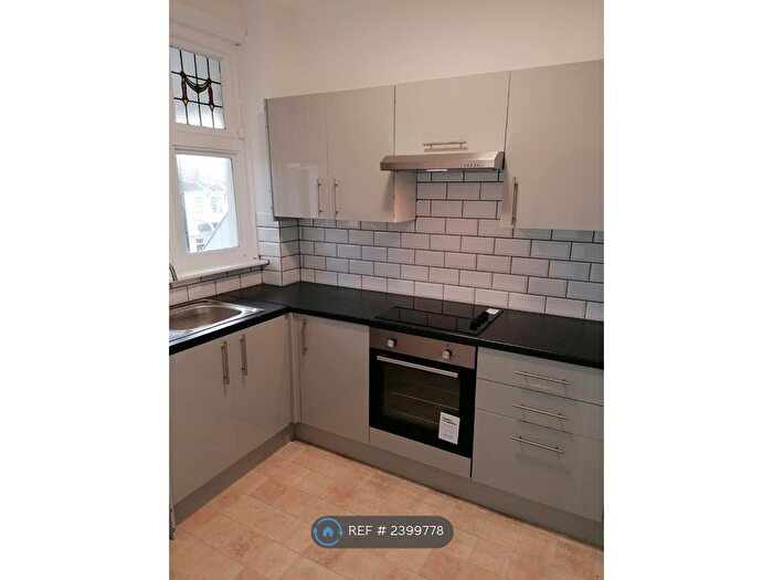 1 Bedroom Flat To Rent In Manor Road, Westcliff-On-Sea, SS0