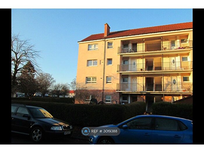 3 Bedroom Flat To Rent In Corlaich Avenue Toryglen, Glasgow, G42