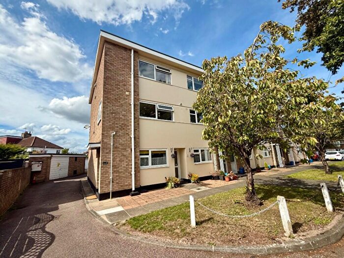 2 Bedroom Flat For Sale In London Road, Leigh-On-Sea, Essex, SS9