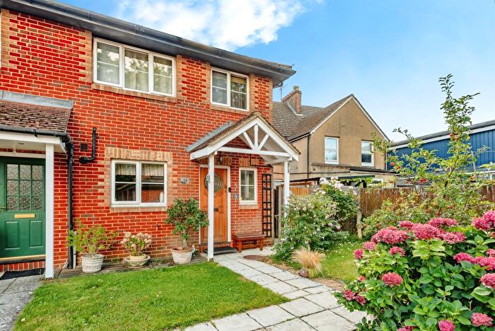 3 Bedroom End Of Terrace House For Sale In Heather Close, Redhill, RH1