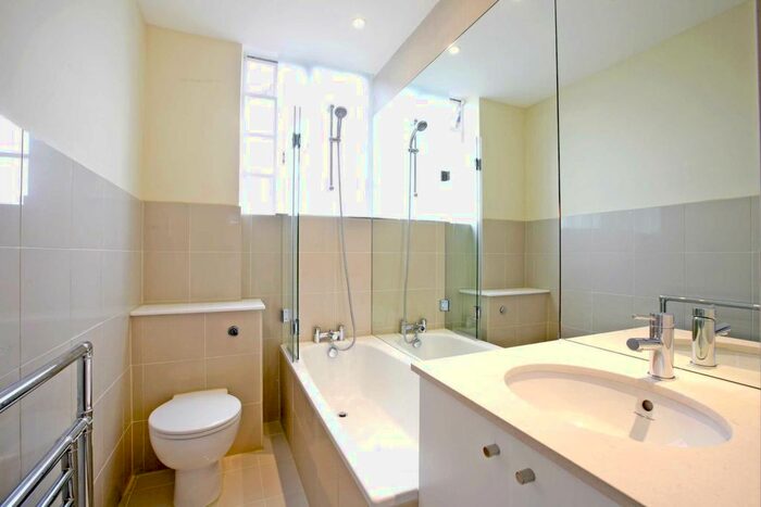 1 Bedroom Flat For Sale In Daver Court, Chelsea Manor Street, SW3