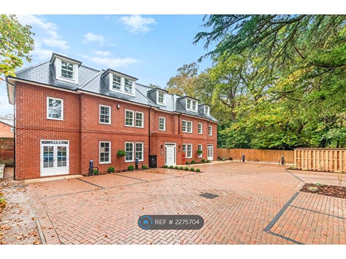 1 Bedroom Flat To Rent In St. Georges Avenue, Weybridge, KT13