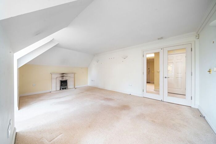 2 Bedroom Flat For Sale In Church Road, Esher, KT10