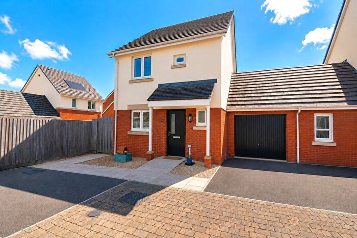 2 Bedroom Link Detached House For Sale In Osborne Gardens, Barnstaple, Devon, EX31