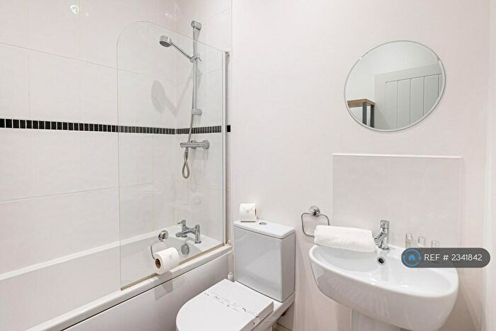 2 Bedroom Flat To Rent In Approach Road, Poole, BH14