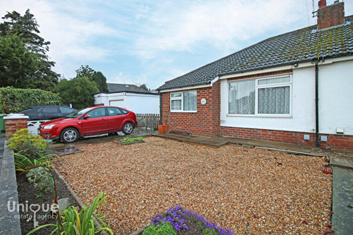 2 Bedroom Bungalow For Sale In Holts Lane, Poulton-le-Fylde, FY6