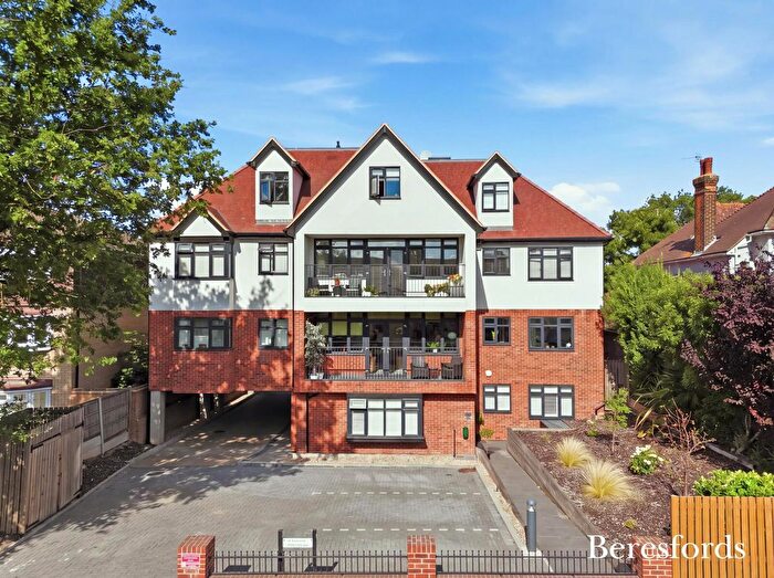 2 Bedroom Flat For Sale In Hall Lane, Upminster, RM14