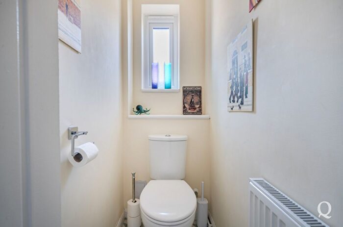 2 Bedroom Bungalow For Sale In Minterne Avenue, Sittingbourne, Kent, ME10