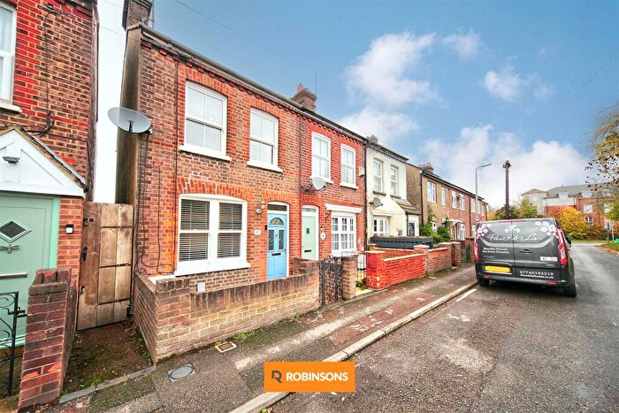 2 Bedroom Terraced House For Sale In Englands Lane, Dunstable, LU5