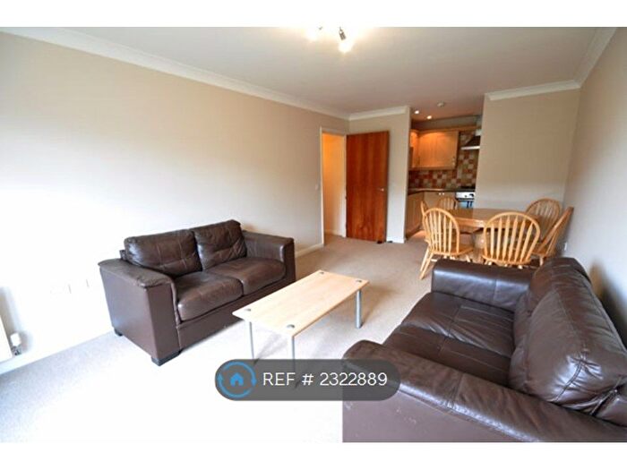 2 Bedroom Flat To Rent In Iliffe Close, Reading, RG1