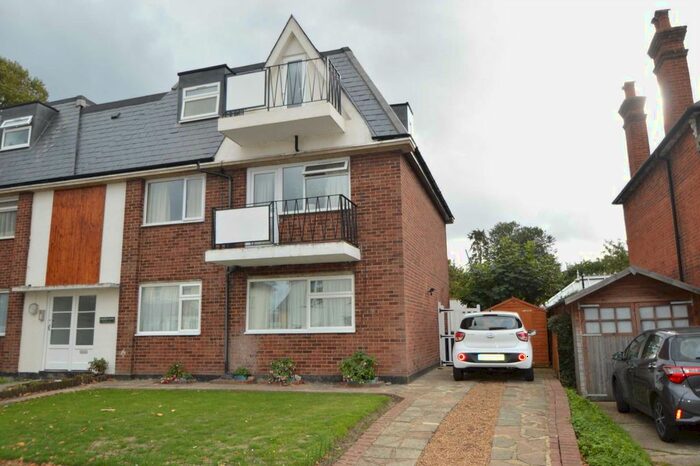 2 Bedroom Maisonette To Rent In Corrie Road, Addlestone, KT15