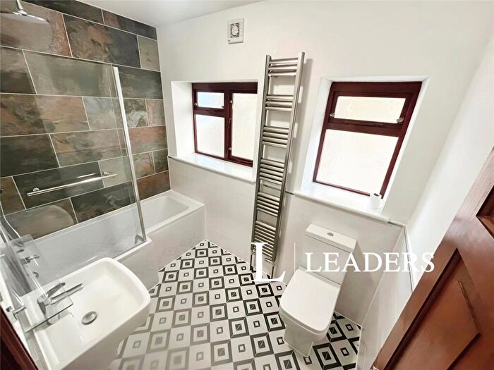 3 Bedroom Flat To Rent In Medina Villas, Hove, Hove, BN3