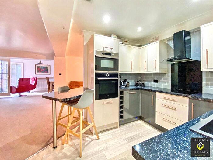 1 Bedroom Flat For Sale In Commercial Road, Gloucester Docks, GL1