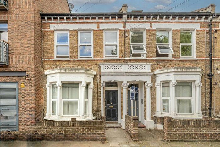 4 Bedroom Flat To Rent In Kepler Road, London, SW4