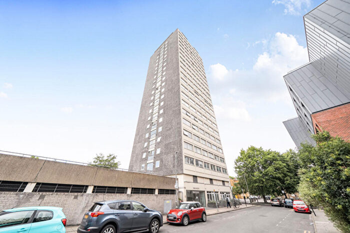 1 Bedroom Flat To Rent In Park South, , Battersea, London, SW11
