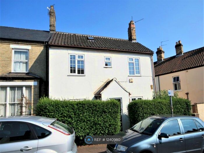 3 Bedroom Semi-Detached House To Rent In Cedar Road, Norwich, NR1