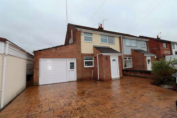 3 Bedroom Semi-Detached House To Rent In Dalesford Crescent, Macclesfield, SK10