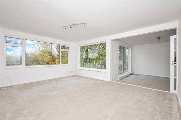 3 Bedroom Apartment For Sale In Bramleyhyrst, Bramley Hill, Croydon, CR2