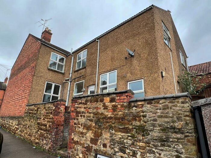 2 Bedroom Flat To Rent In Short Lane, Wellingborough, NN8