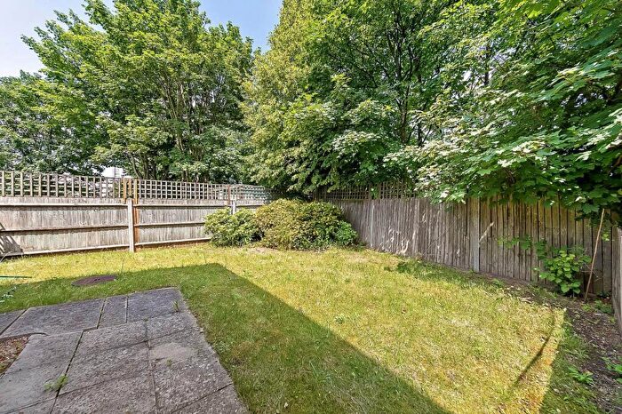 2 Bedroom Maisonette To Rent In Plough Road, Clapham Junction, London, SW11